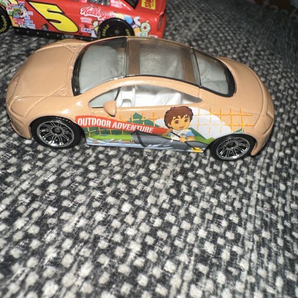 Mitsubishi Eclipse Outdoor Adventure Dora Hot Wheels 1:60 Diecast Loose & Extra - Picture 2 of 8